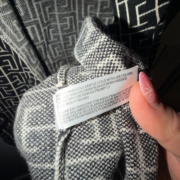 By Design Black and Tan Open Front Sweater Medium - Picture 6 of 8